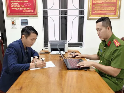 Tài xế ô tô cầm gây “tác động” người đi xe máy vi phạm nồng độ cồn