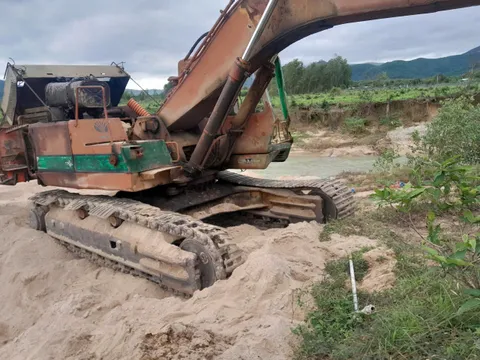 Bình Định: Cần xử lý dứt điểm nạn khai thác cát trái phép?!