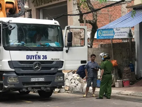 Bình Định: Xe trộn bê tông “ngồi chồm hổm”, gây cản trở giao thông trên đường phố Quy Nhơn