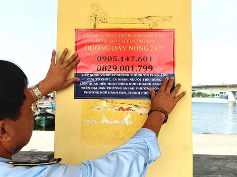 Đà Nẵng dán số đường dây nóng khắp các cây xăng