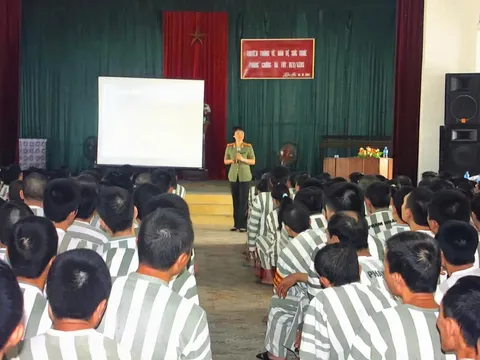 Từ bất cần chống đối, đến hy vọng đồng hành: Dấu ấn của người thầy thuốc mặc quân phục công an