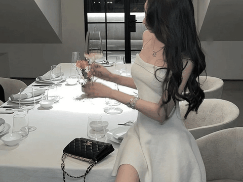 Người ở lại trong mùa ký ức