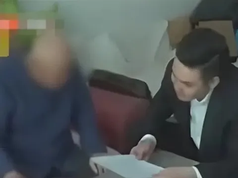 Cụ ông 93 tuổi để lại hàng chục tỷ đồng và 5 căn hộ cho hàng xóm chăm sóc mình suốt hơn 10 năm