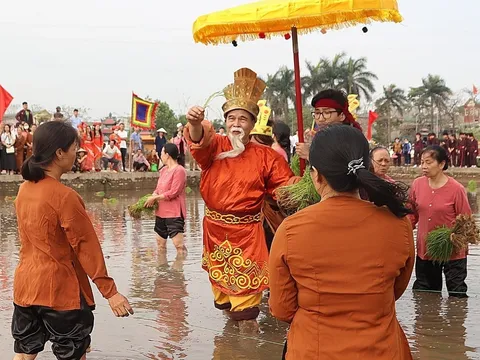 Phú Thọ: Lễ hội “Vua Hùng dạy dân cấy lúa”