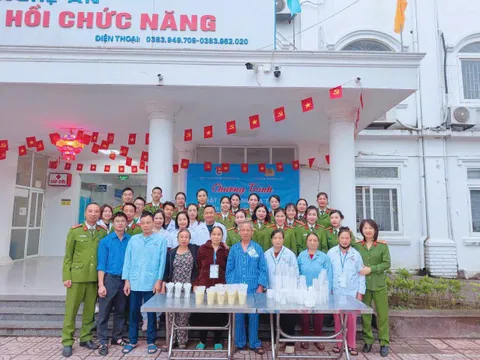 Nghệ An: Lan tỏa yêu thương từ chương trình “Bát cháo nghĩa tình” của Công an phường Cửa Lò