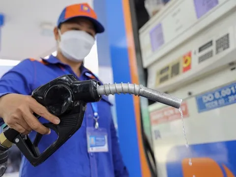 Giá xăng dầu tăng sốc: Có loại vọt hơn 8.400 đồng/lít chỉ sau một kỳ điều chỉnh
