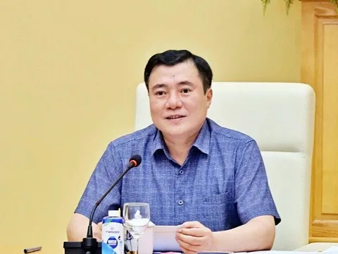 Nhiều cây xăng từ chối bán cho người mua bằng can, thùng phuy