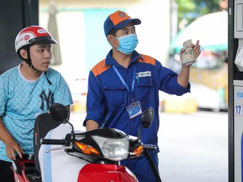Bộ Tài chính đề xuất giảm thuế xăng dầu về 0% để ổn định thị trường