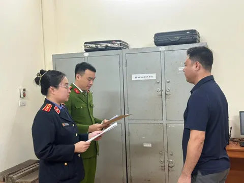 Tiếp tục làm rõ các nội dung liên quan đến vụ việc “xe bị khóa đầu, khóa đuôi” xảy ra ngày 18/2/2026 tại phường Trần Phú, tỉnh Hà Tĩnh