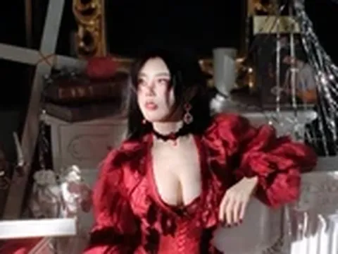 Hóa vai phản diện, UNa To Uyen khiến MXH phải choáng váng khi "lên đồ" nghiêm túc