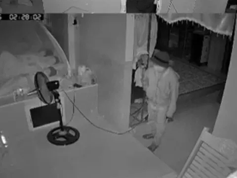Chú rể say rượu ngủ quên bị trộm mất thùng tiền mừng cưới, camera ghi lại hình ảnh tên trộm